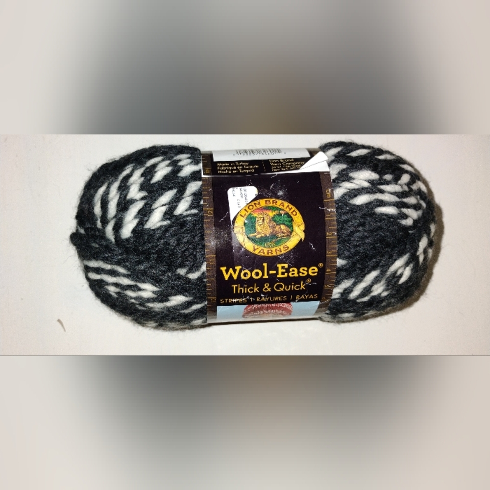 Lot Of Yarn Lion Brand Wool-Ease Thick & Quick Yarn And Mixed Lot